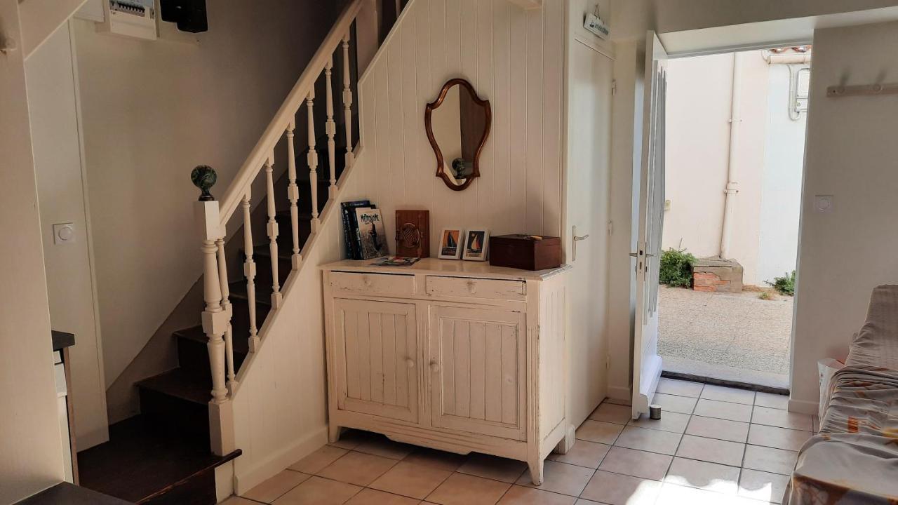 Maison De Pecheur Renovee Avec Cour Proche Du Port Les Sables-dʼOlonne Dış mekan fotoğraf